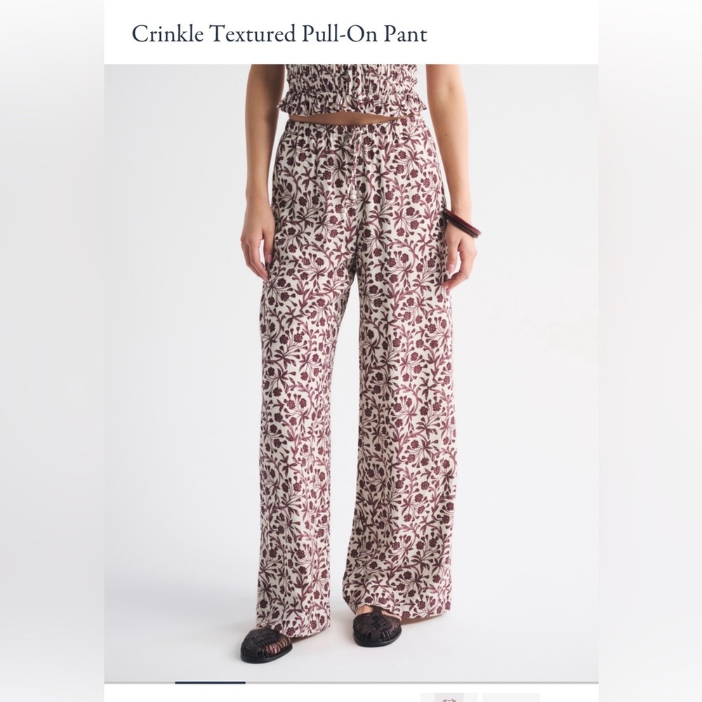 Abercrombie & Fitch Crinkle Textured Pull on pant